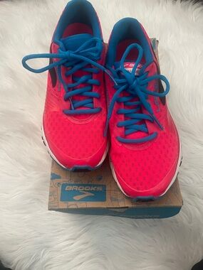 Brooks Women’s Hot Pink Running Sneakers with Blue Laces